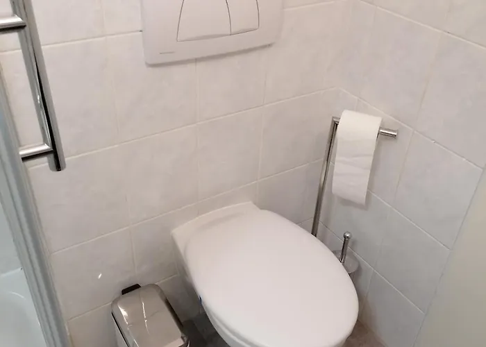In דירה *